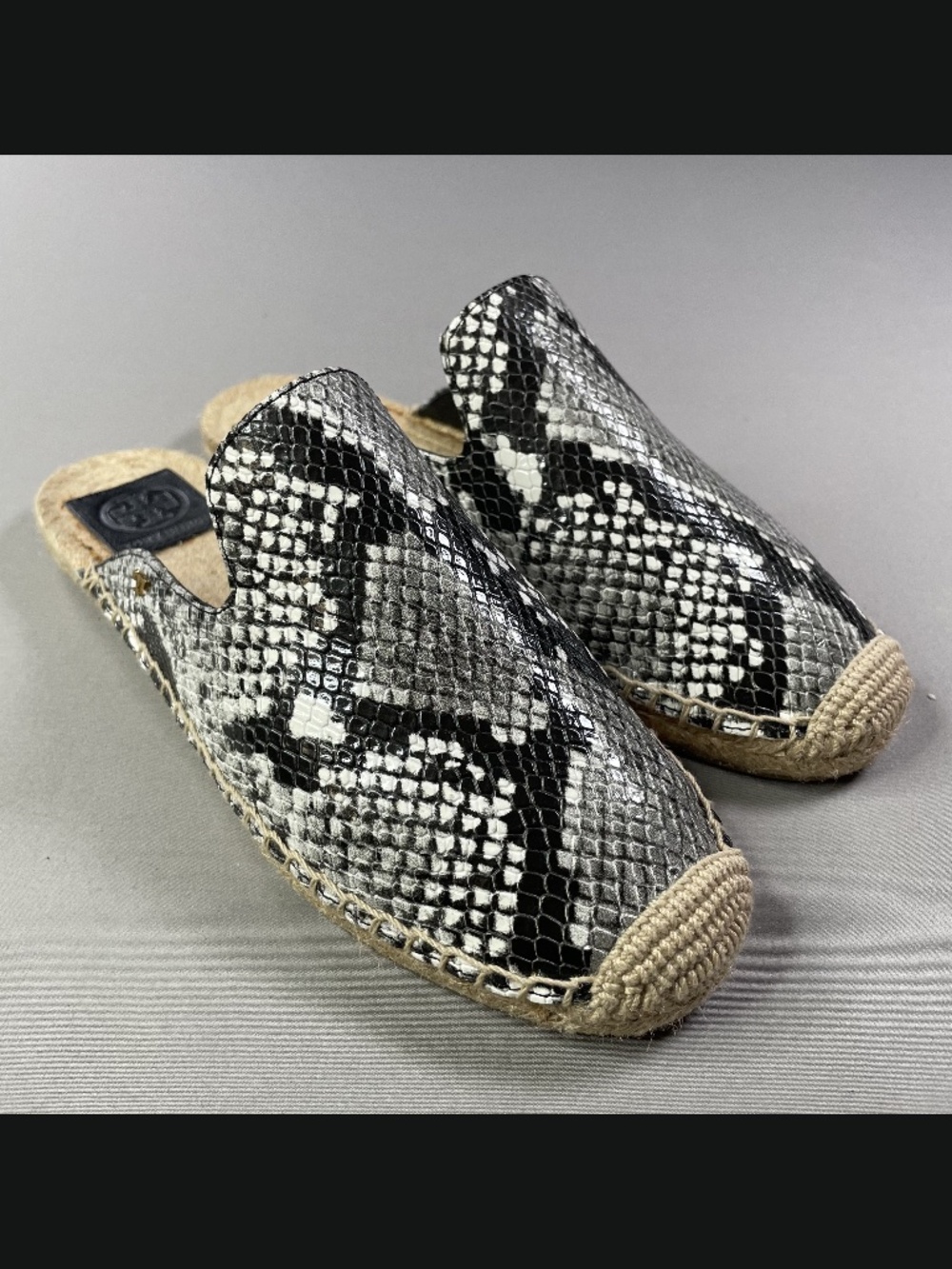 NEW Tory Burch Shoes Womens 8 black gray brown snake leather jute mule loafer